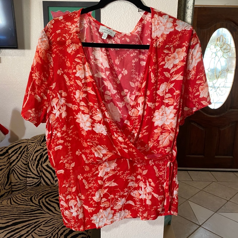 Lucky Brand Cross over T-Shirt